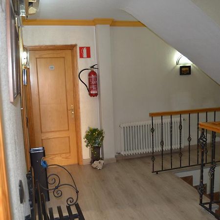 Hostal Don Juan I Alcalá de Henares Exterior photo