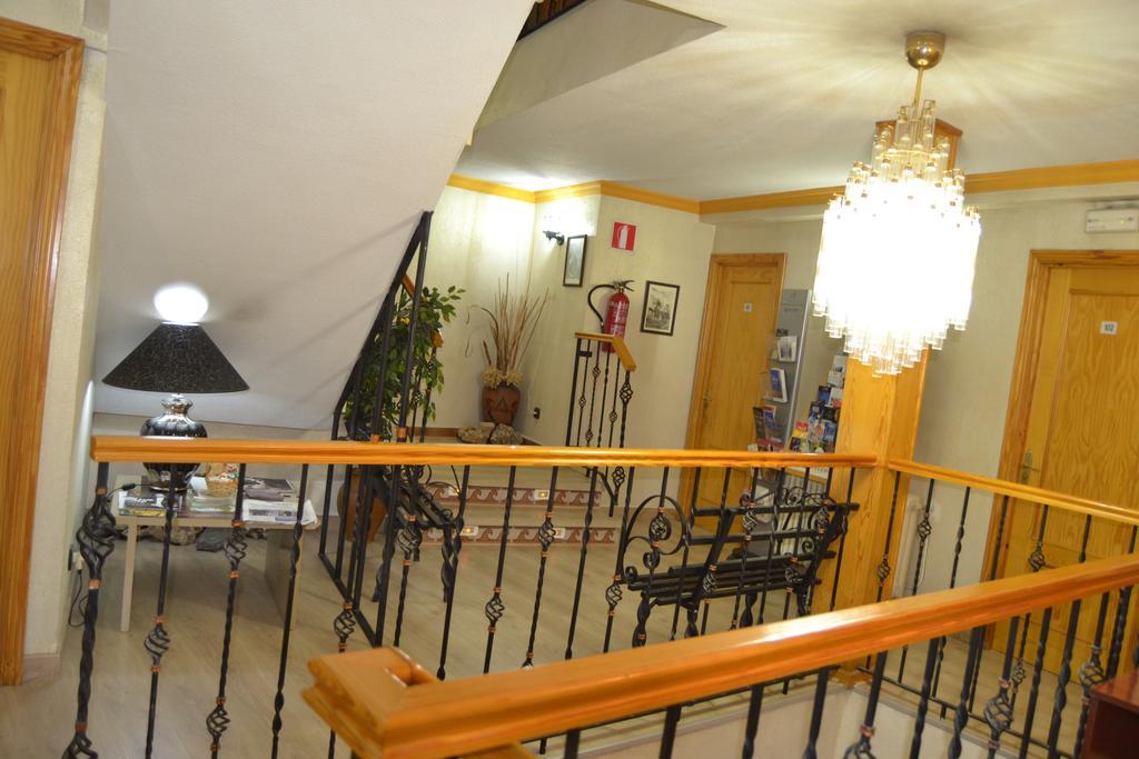 Hostal Don Juan I Alcalá de Henares Exterior photo
