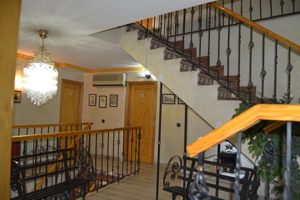 Hostal Don Juan I Alcalá de Henares Exterior photo