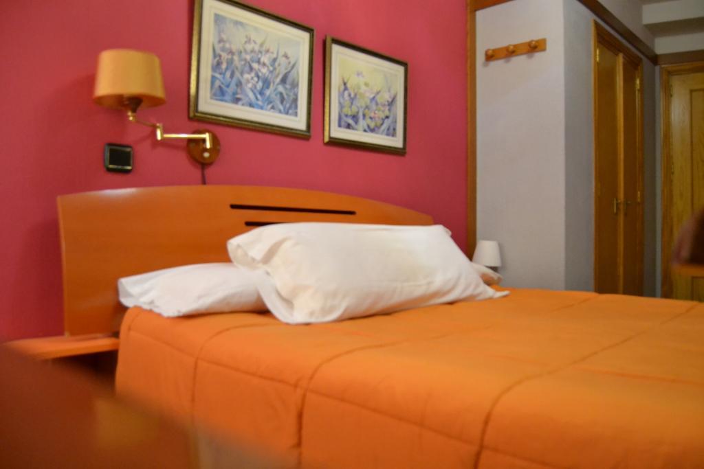 Hostal Don Juan I Alcalá de Henares Exterior photo
